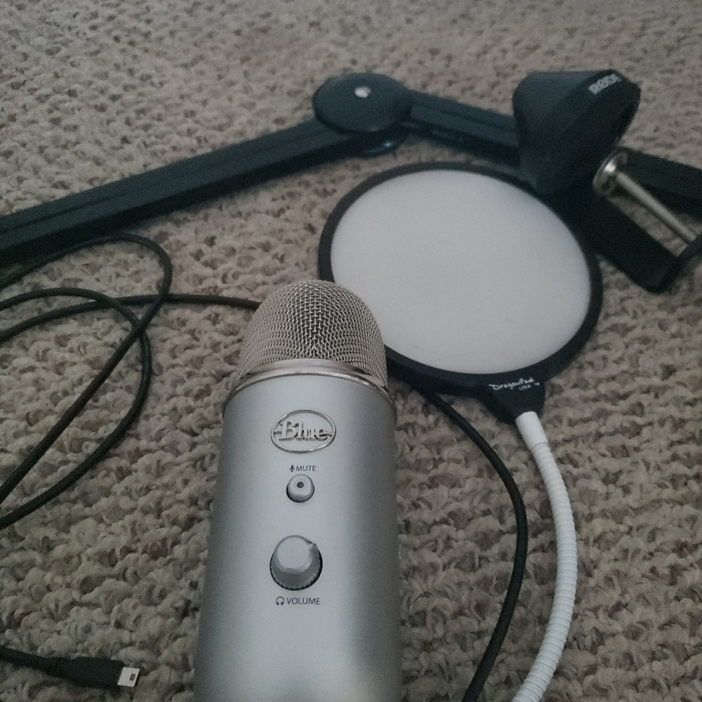 Yeti microphone bundle
